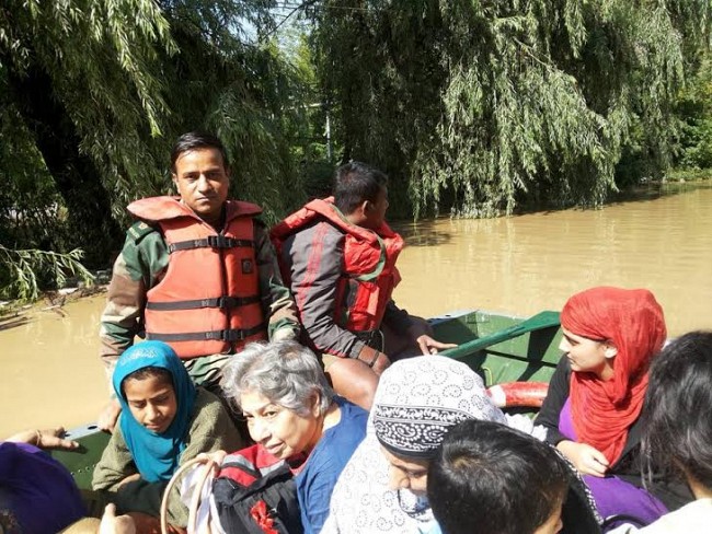 Fresh rains halt J&K flood relief operations 